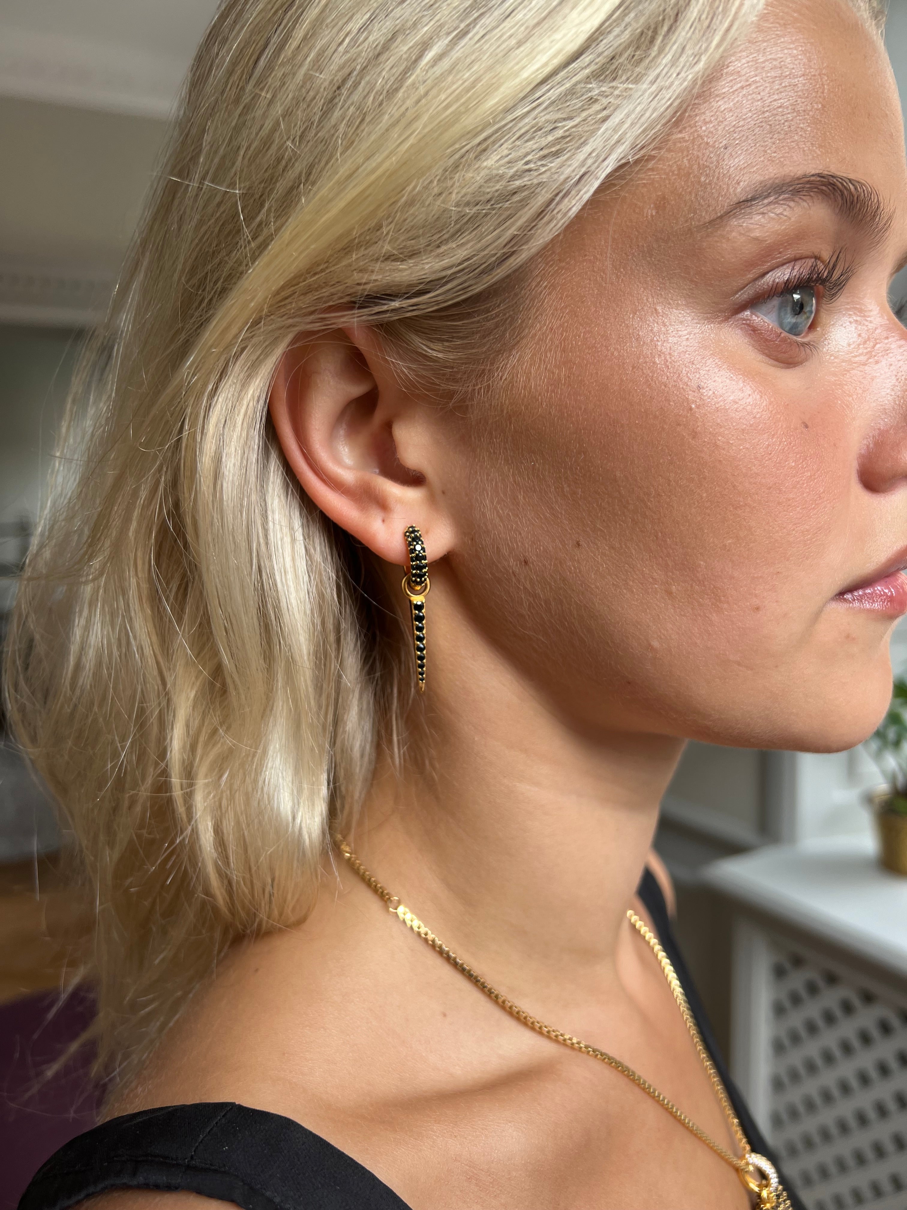 Timeless Tiny Hoops Black Spinel - Charlotte Bonde Sthlm