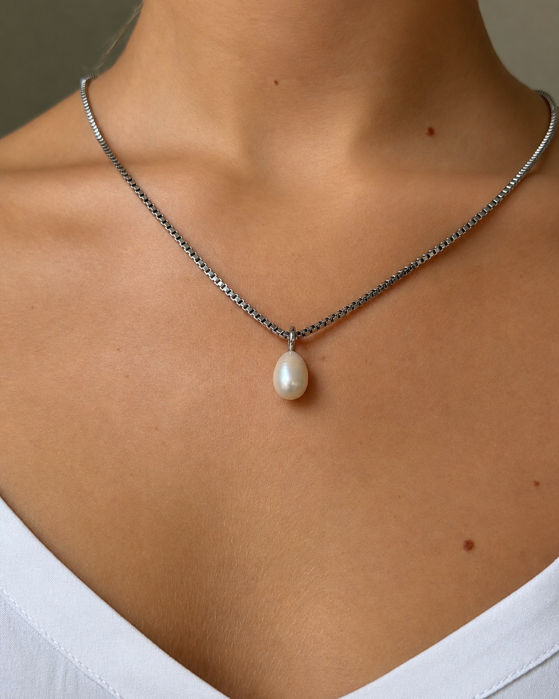Signature Baroque Vanity Pendant White Pearl Silver - Charlotte Bonde Sthlm