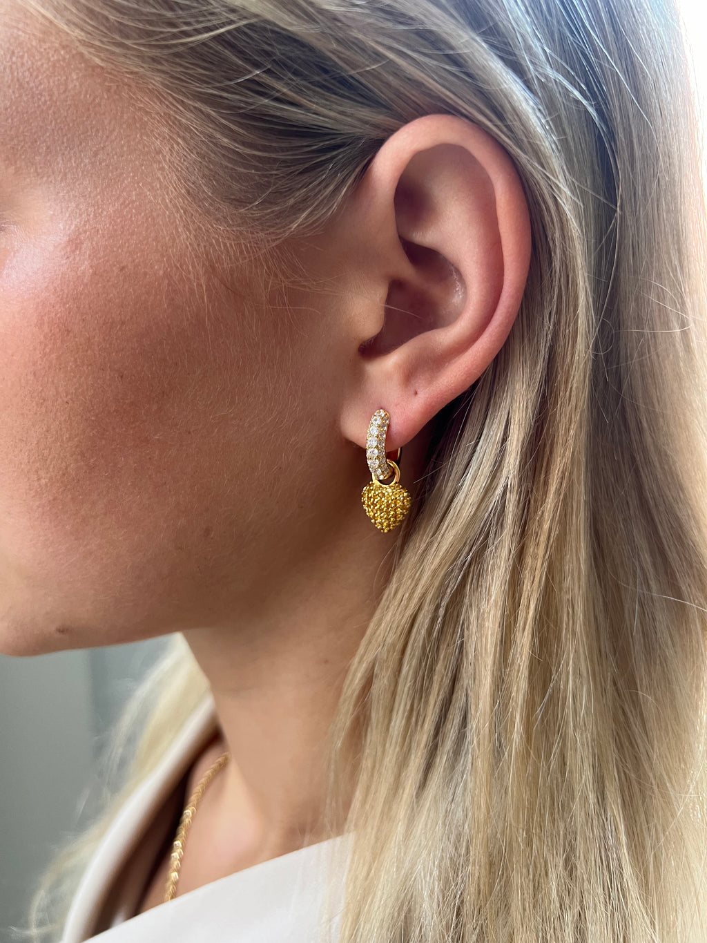 Timeless Tiny Hoops Rock Crystal - Charlotte Bonde Sthlm