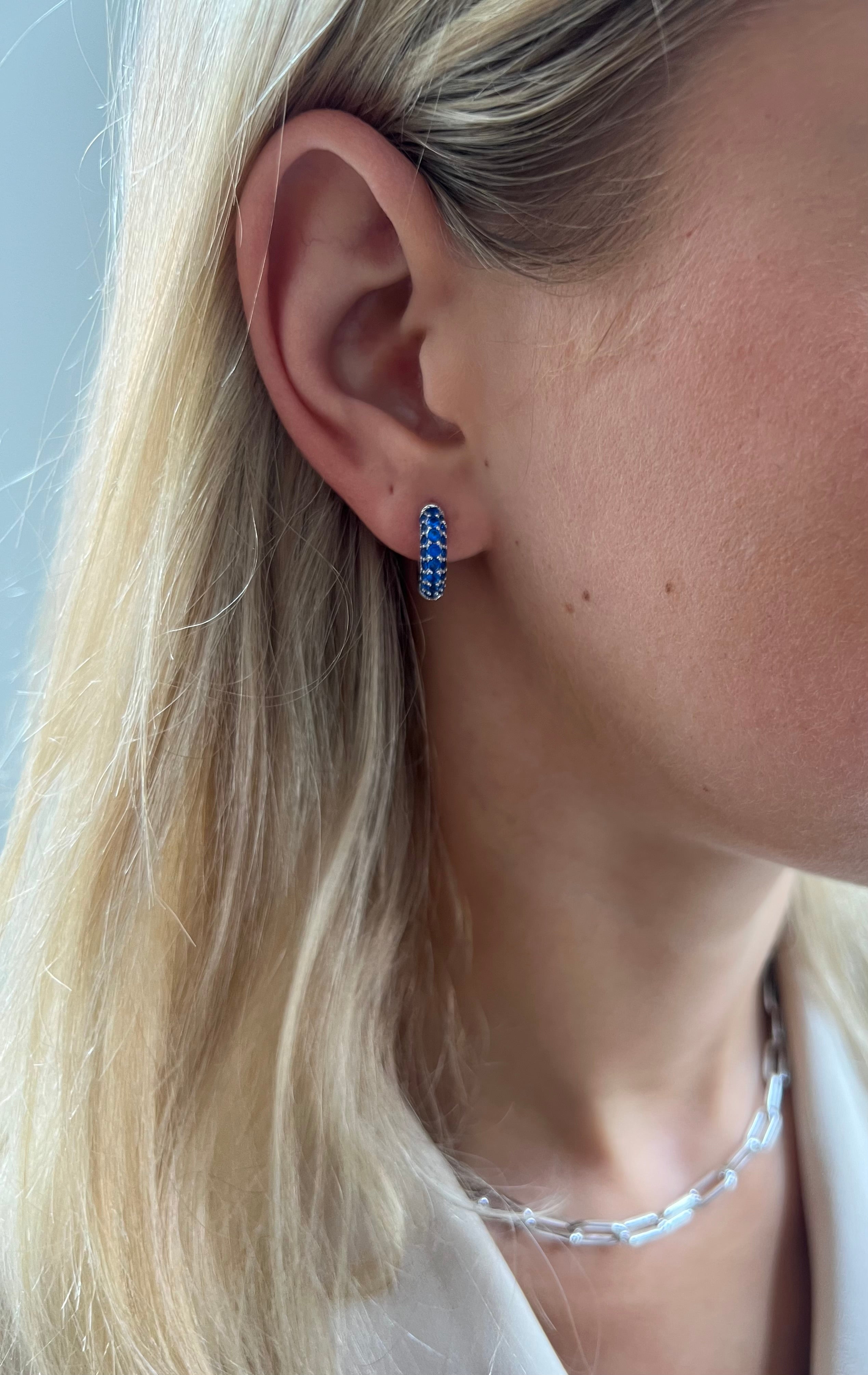 Timeless Tiny Hoops Blue Spinel - Charlotte Bonde Sthlm