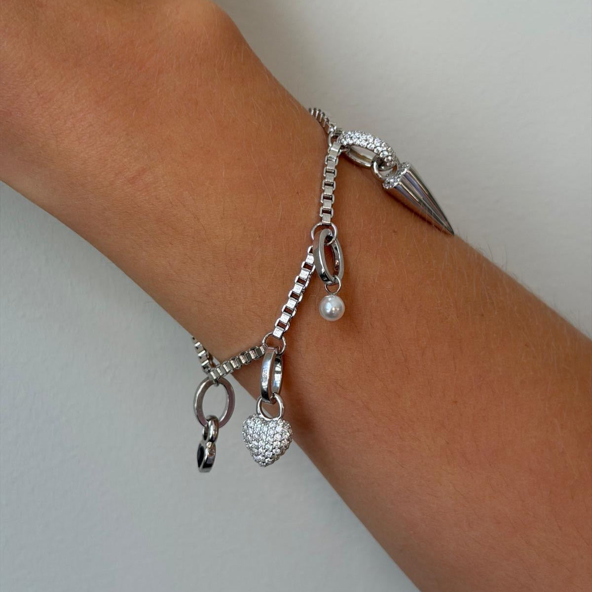 Timeless Clasp Silver