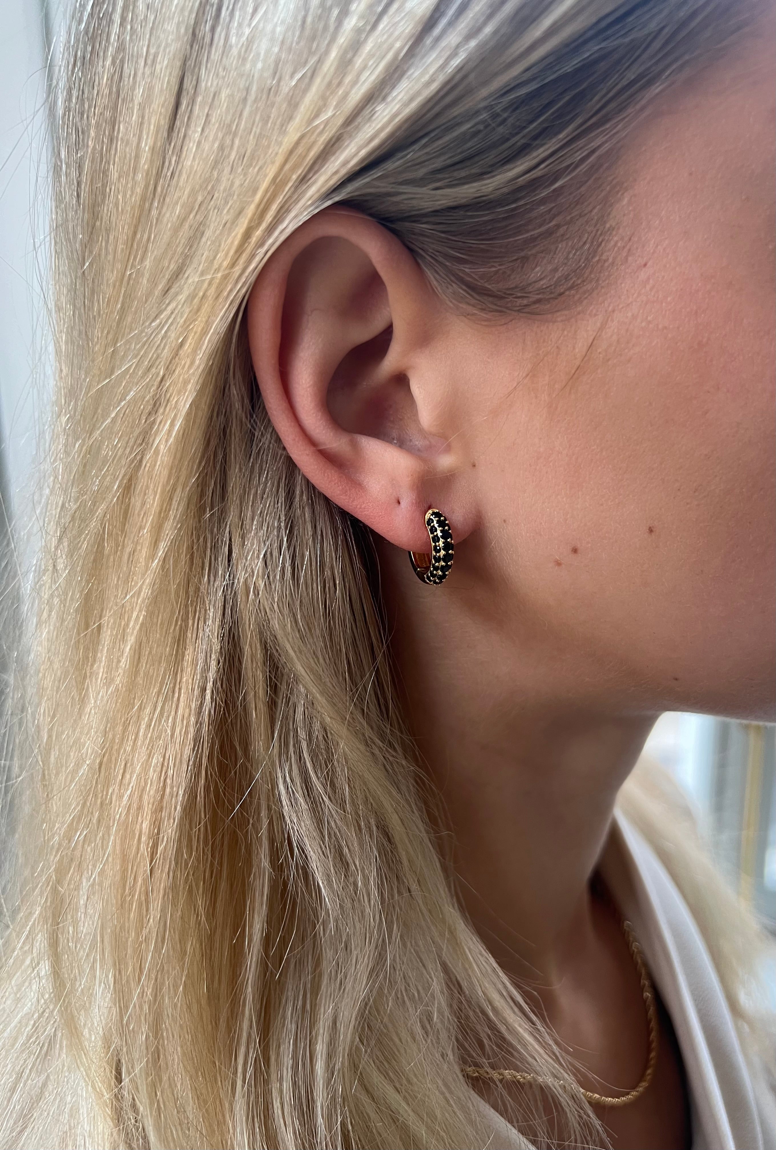 Timeless Tiny Hoops Black Spinel - Charlotte Bonde Sthlm