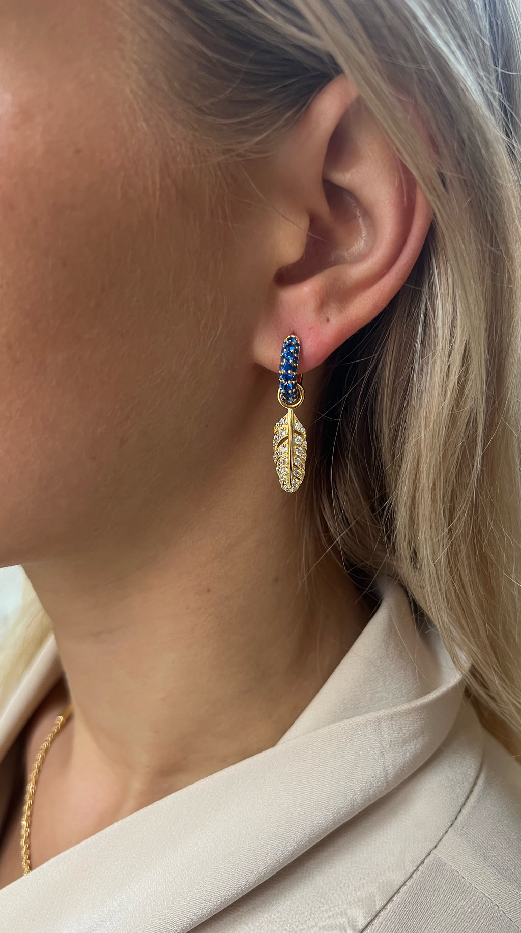 Timeless Tiny Hoops Blue Spinel - Charlotte Bonde Sthlm
