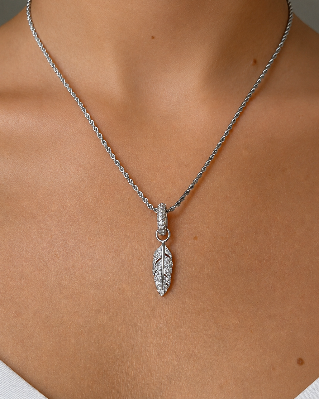 Signature Boho Feather Pendant Rock Crystal Silver - Charlotte Bonde Sthlm