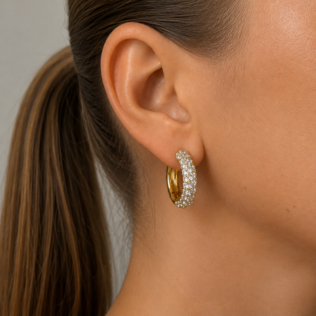Timeless Chunky Hoops Rock Crystal Gold - Charlotte Bonde Sthlm
