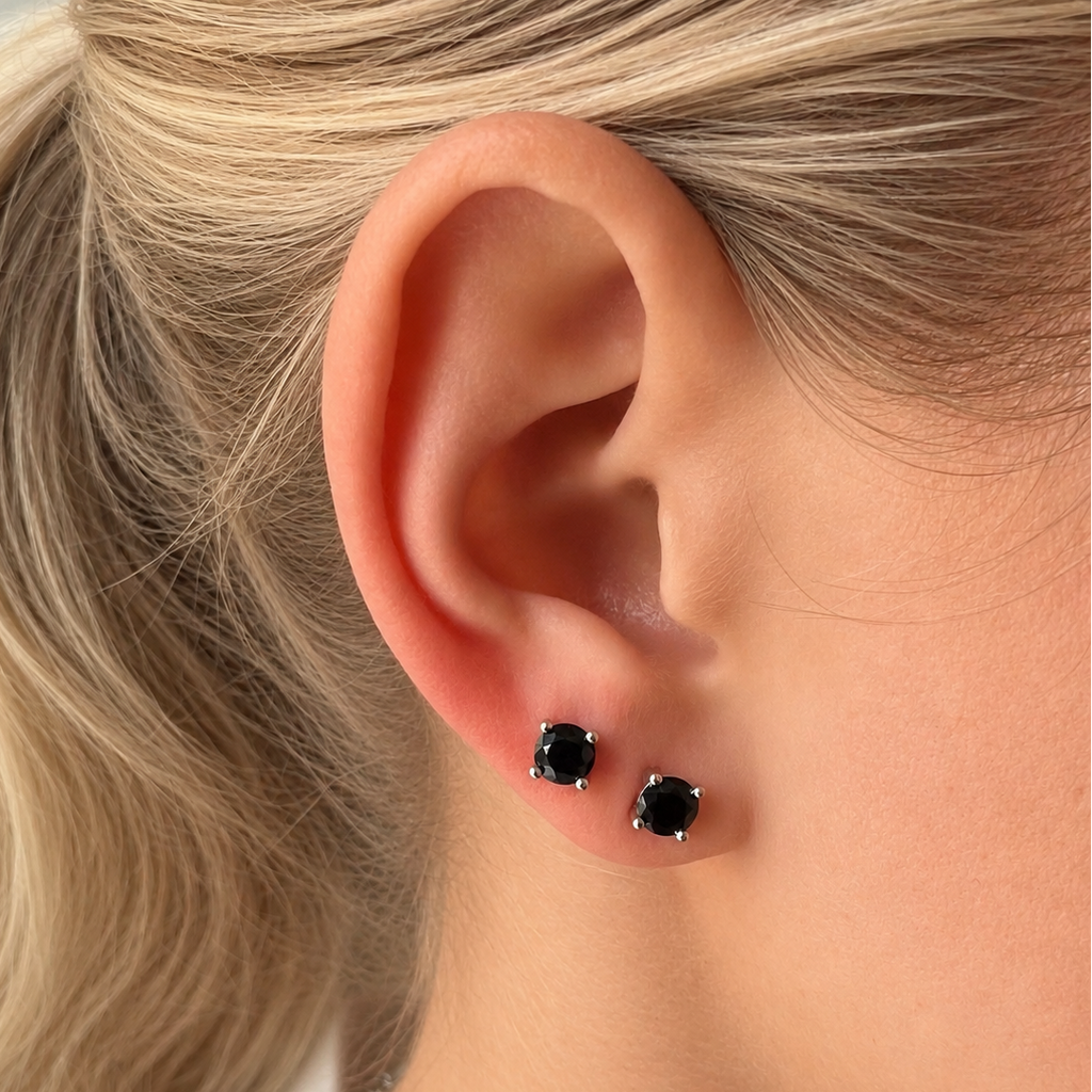 Irma Solitaire Studs Obsidian Silver - Charlotte Bonde Sthlm