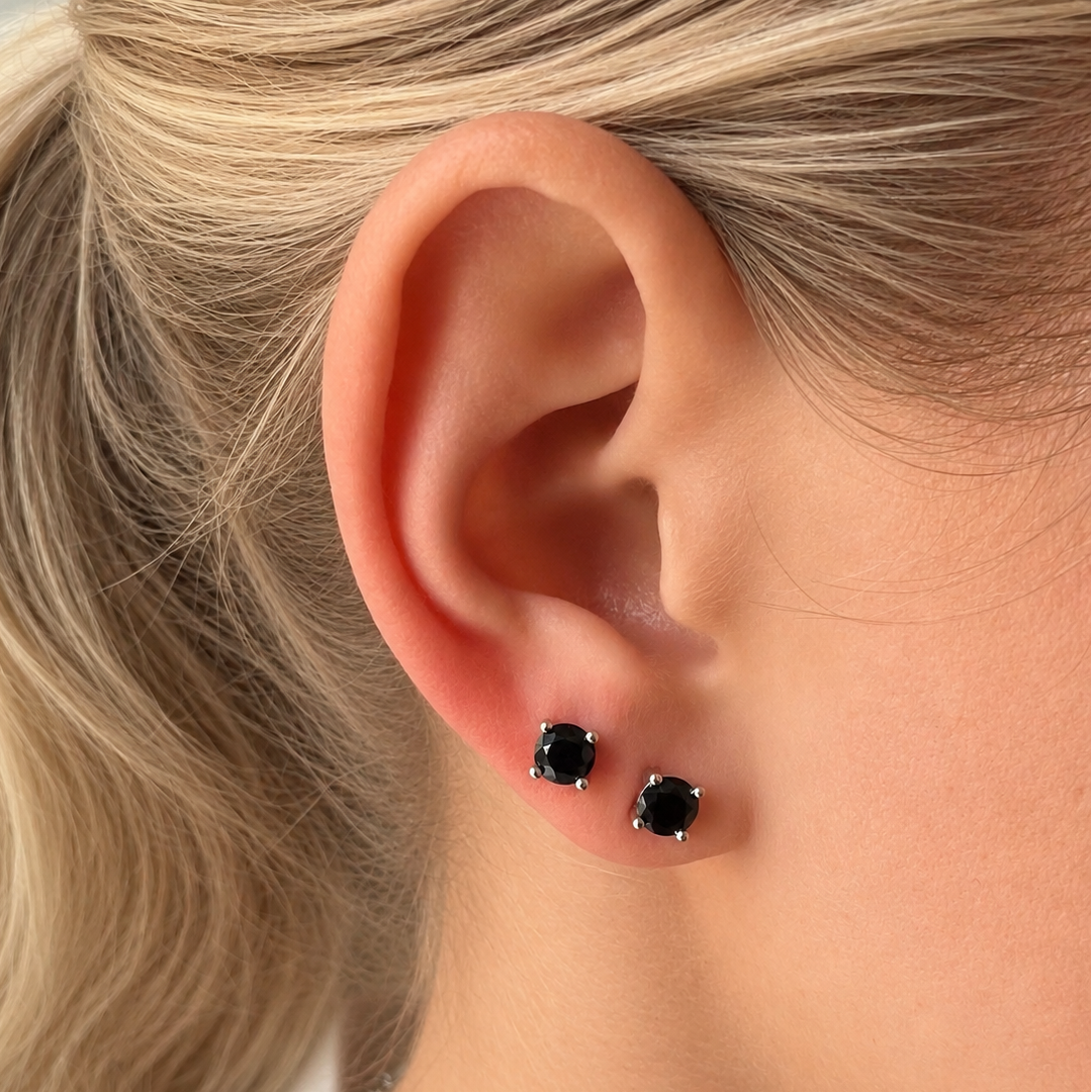 Irma Solitaire Studs Obsidian Silver - Charlotte Bonde Sthlm