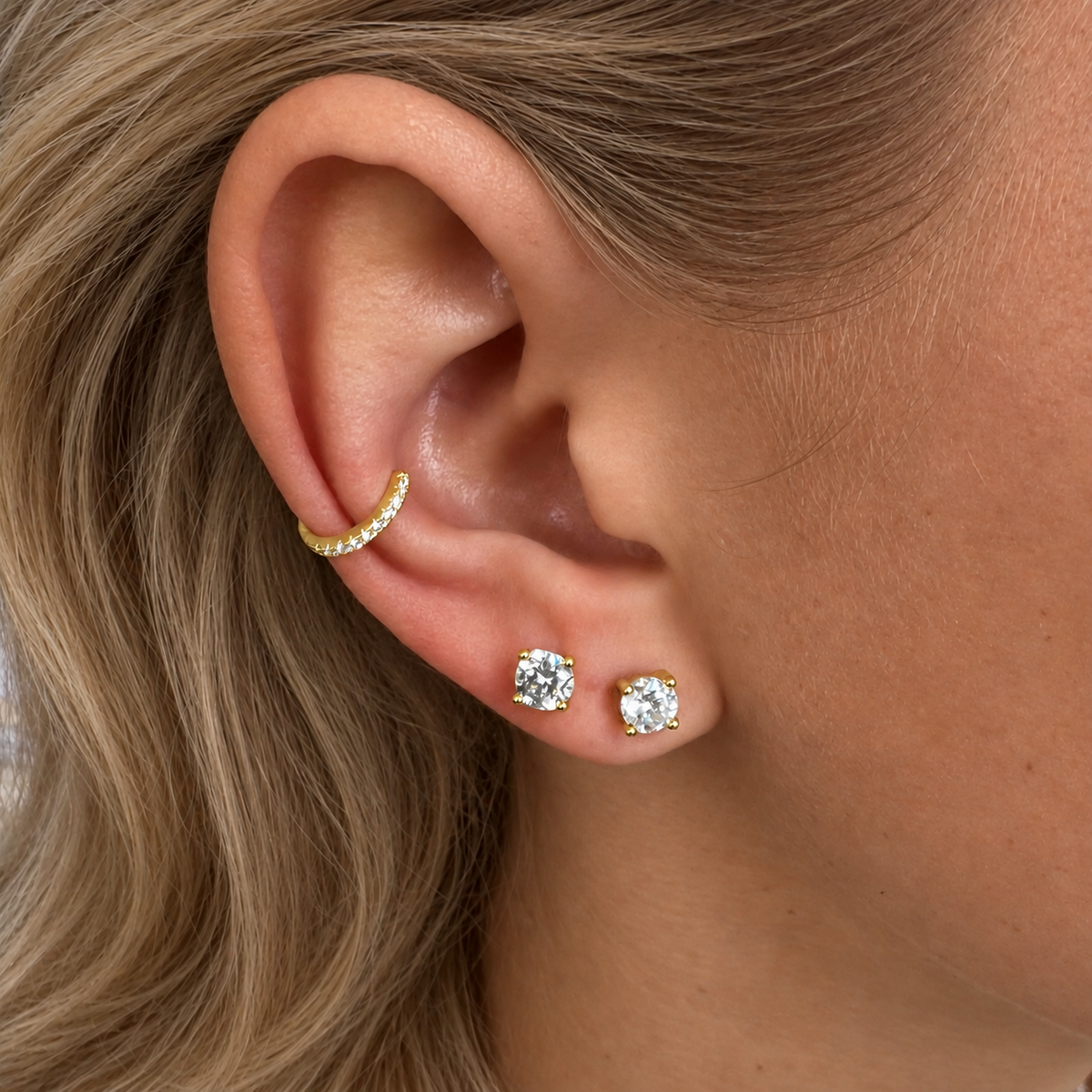 Irma Solitaire Studs Rock Crystal Gold - Charlotte Bonde Sthlm