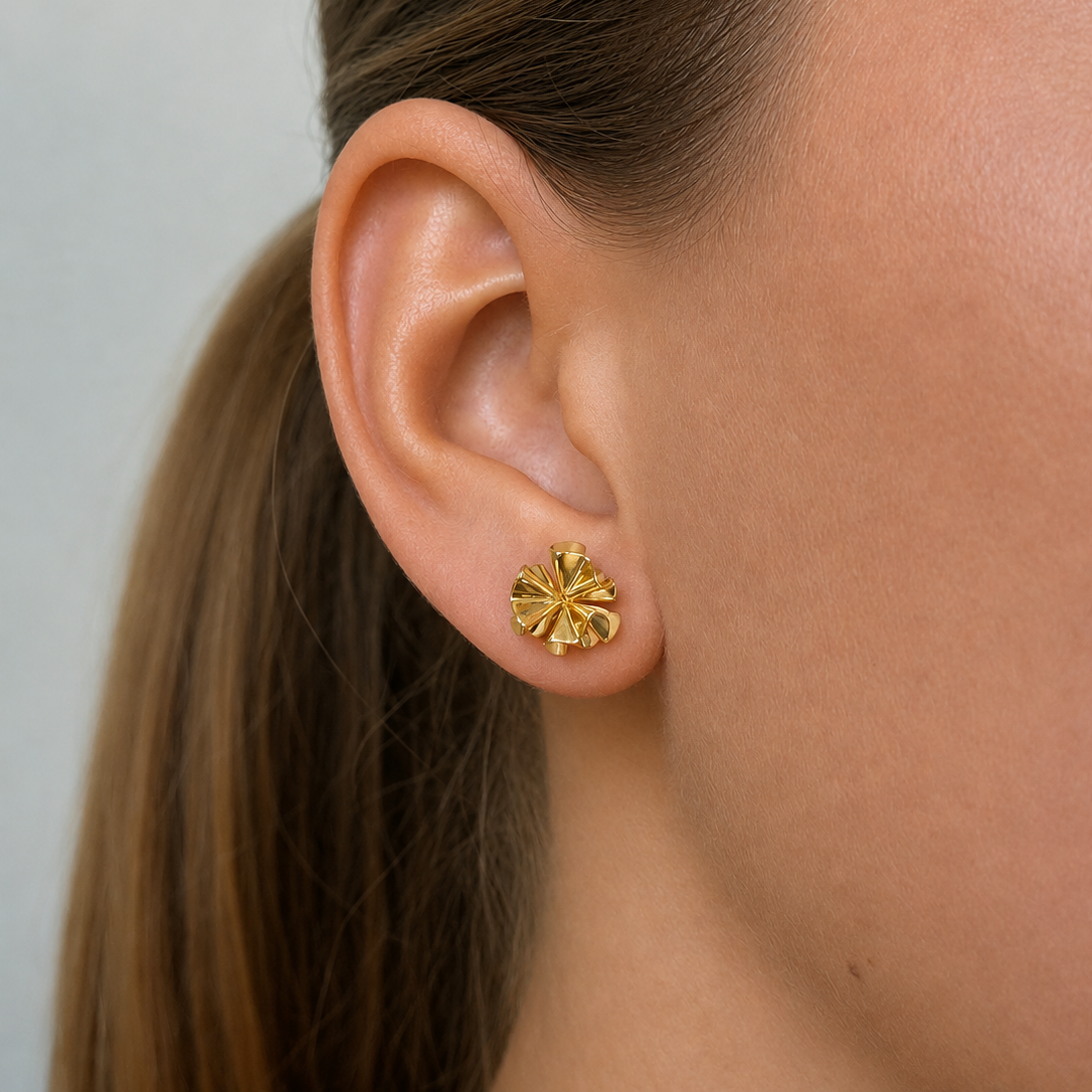 Hedvig Deco Petite Studs Gold - Charlotte Bonde Sthlm