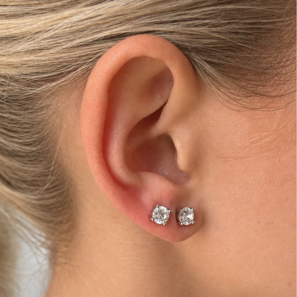 Irma Solitaire Studs Rock Crystal Silver - Charlotte Bonde Sthlm