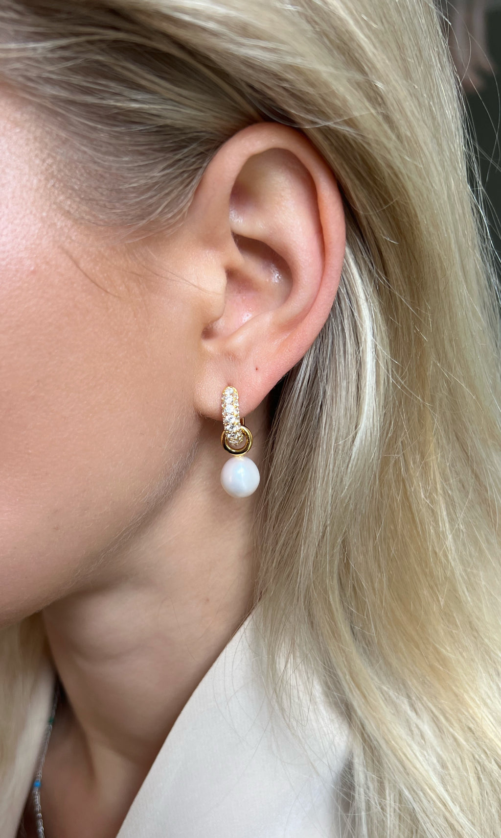 Timeless Tiny Hoops Rock Crystal - Charlotte Bonde Sthlm