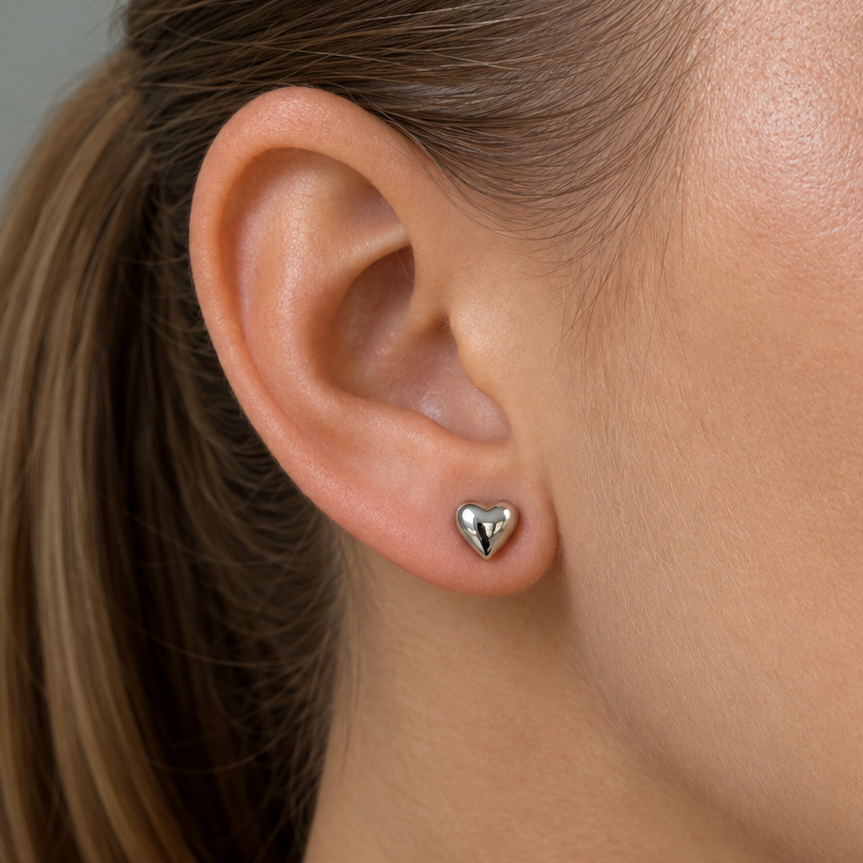 Signature Petite Heart Studs Silver - Charlotte Bonde Sthlm