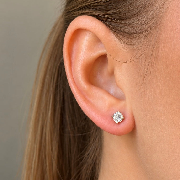 Irma Solitaire Studs Rock Crystal Silver - Charlotte Bonde Sthlm