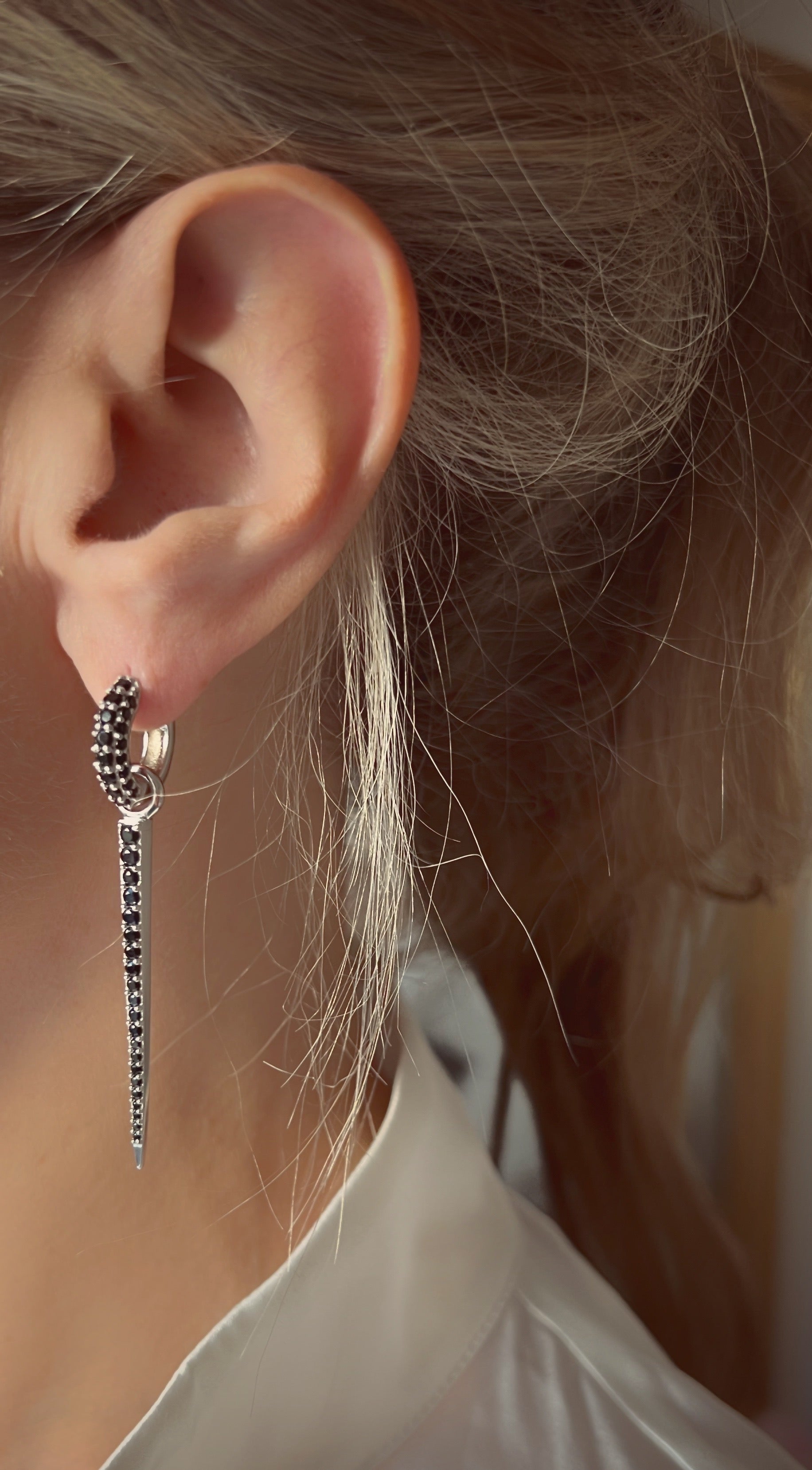 Timeless Tiny Hoops Black Spinel - Charlotte Bonde Sthlm