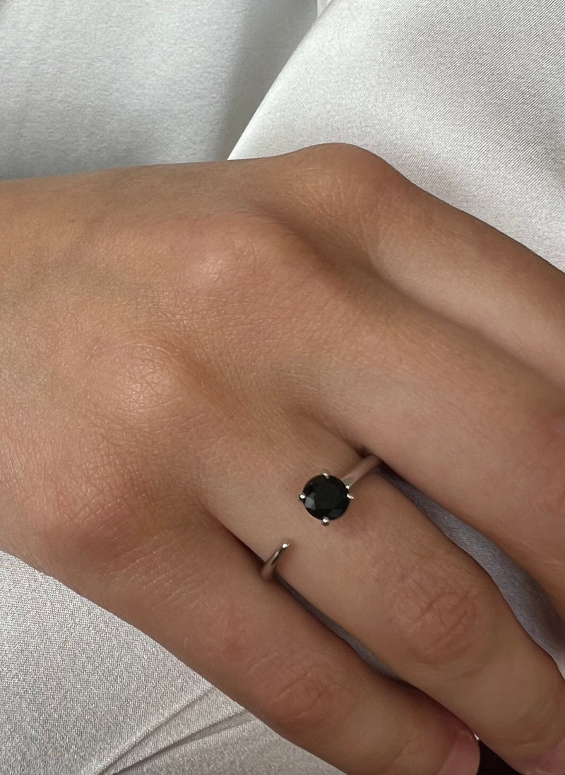 Irma Solitaire Ring Black Spinel