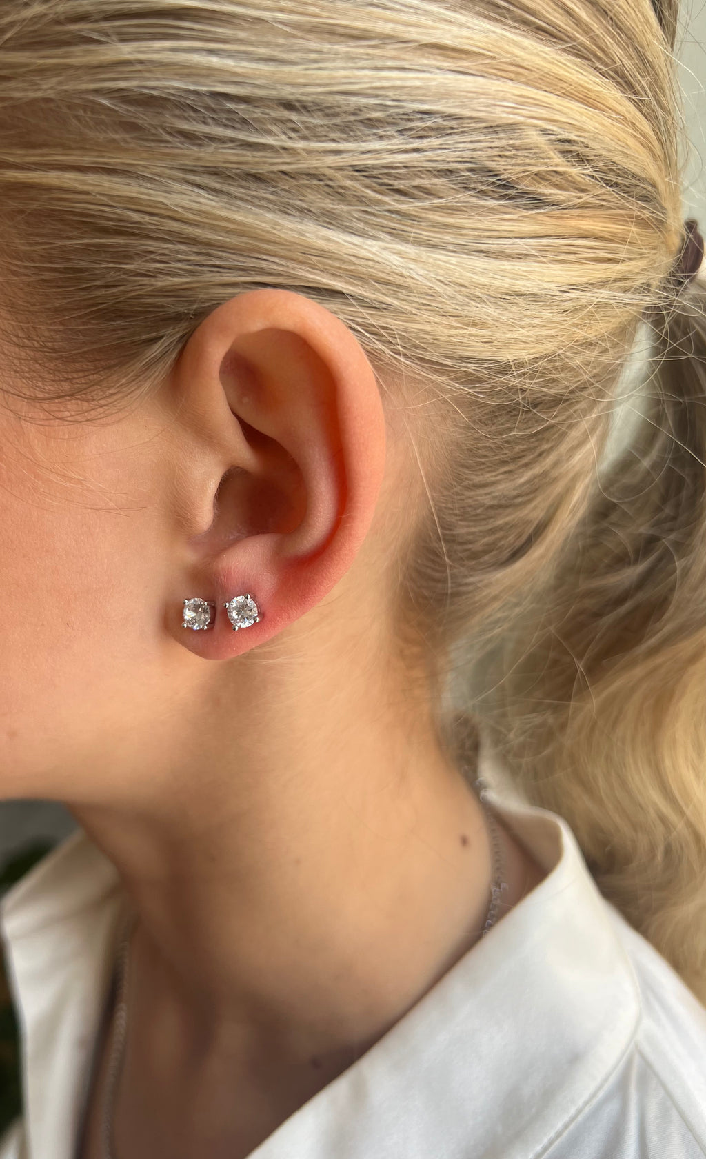 Irma Solitaire Studs Rock Crystal Silver - Charlotte Bonde Sthlm