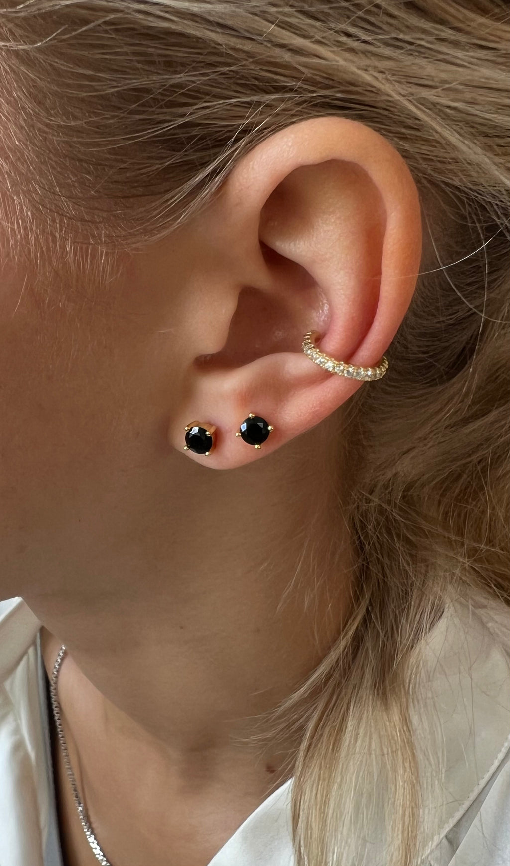 Irma Solitaire Studs Obsidian - Charlotte Bonde Sthlm