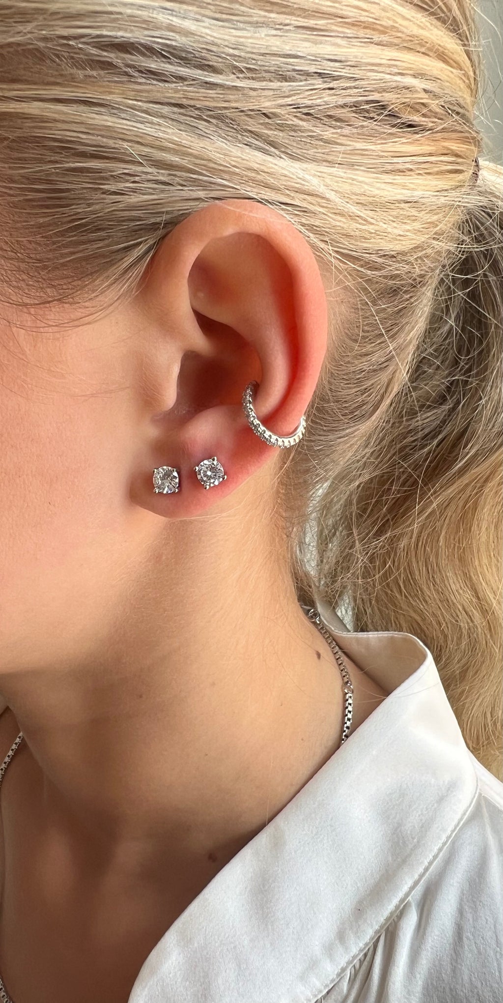 Irma Solitaire Studs Rock Crystal Silver - Charlotte Bonde Sthlm