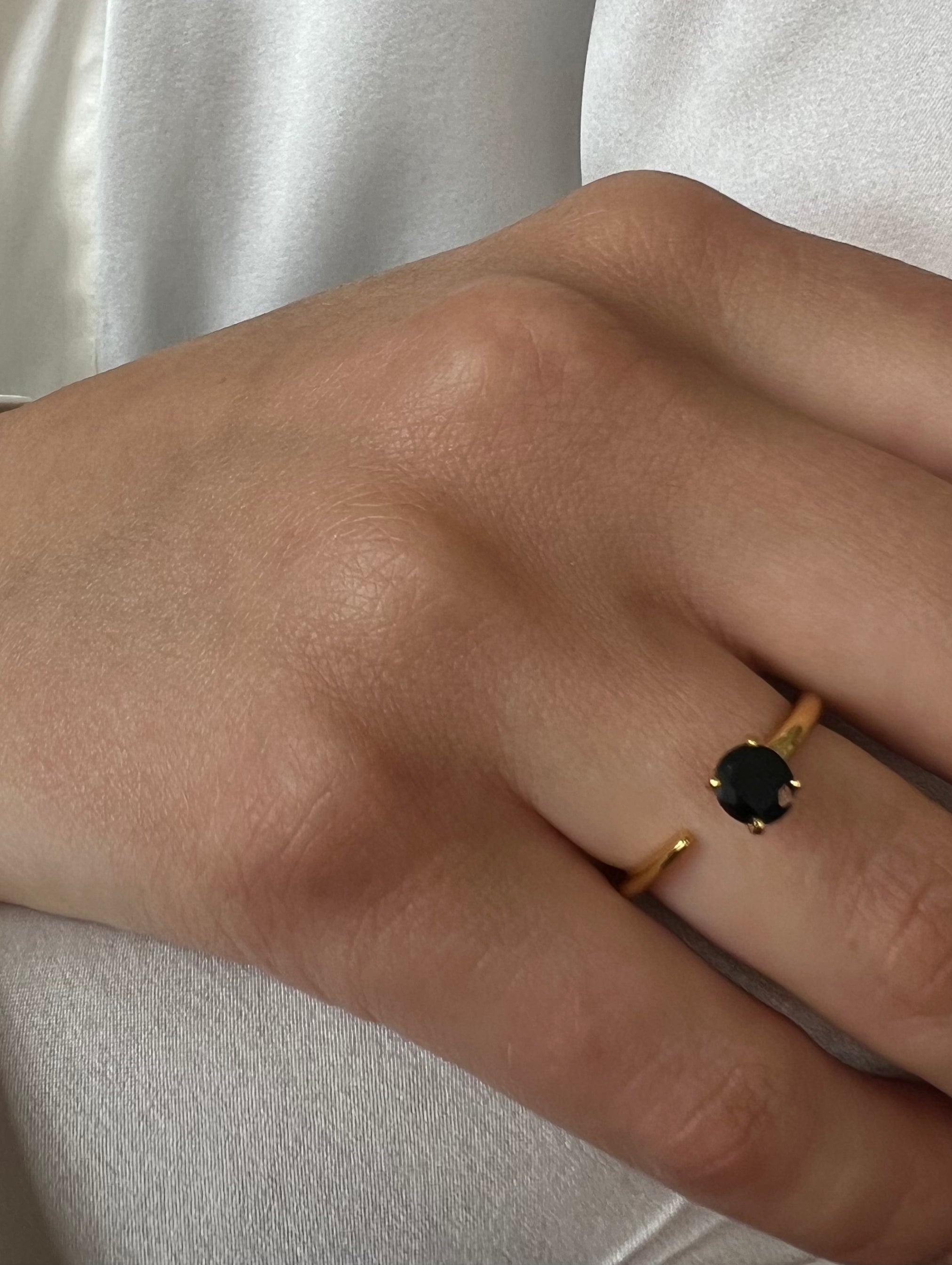 Irma Solitaire Ring Black Spinel - Charlotte Bonde Sthlm