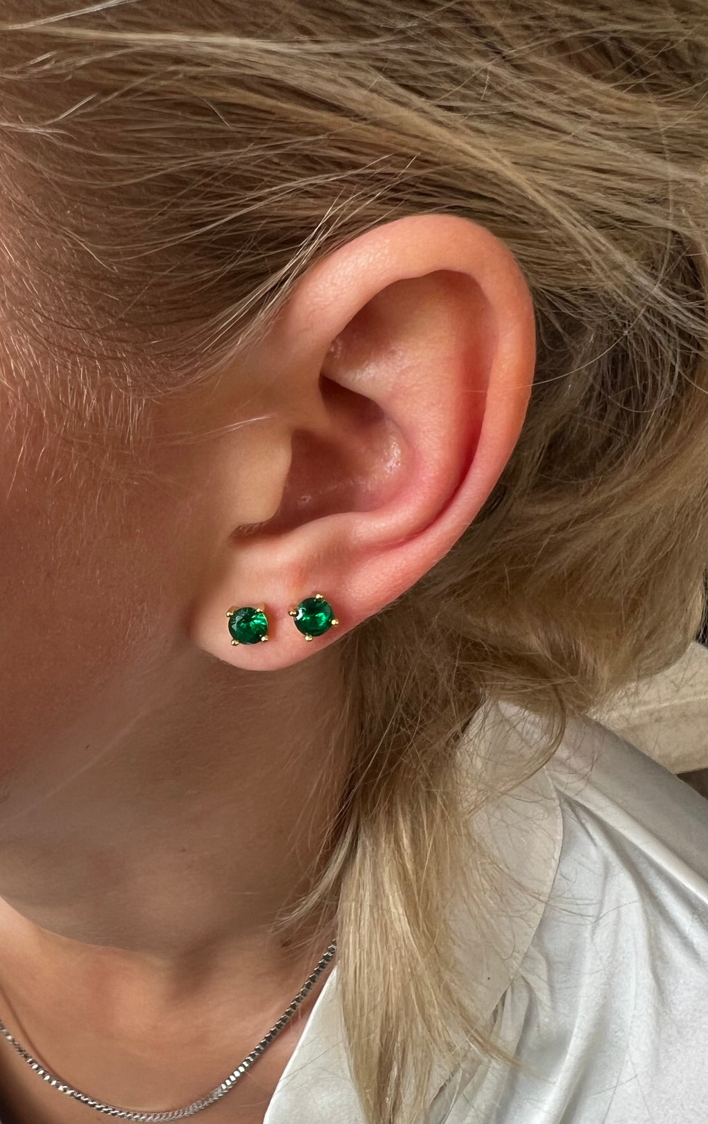 Irma Solitaire Studs Green Spinel - Charlotte Bonde Sthlm