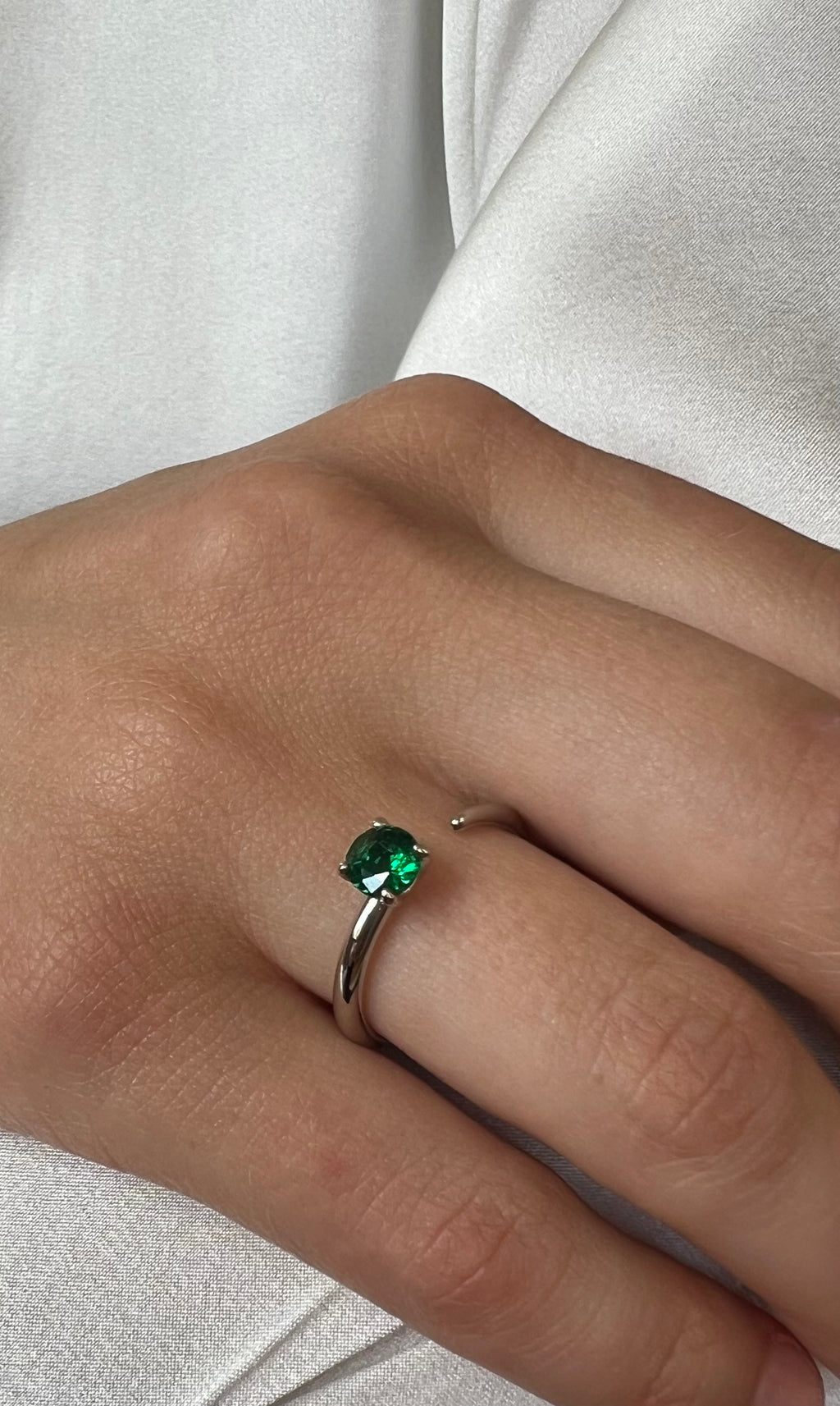Irma Solitaire Ring Green Spinel - Charlotte Bonde Sthlm