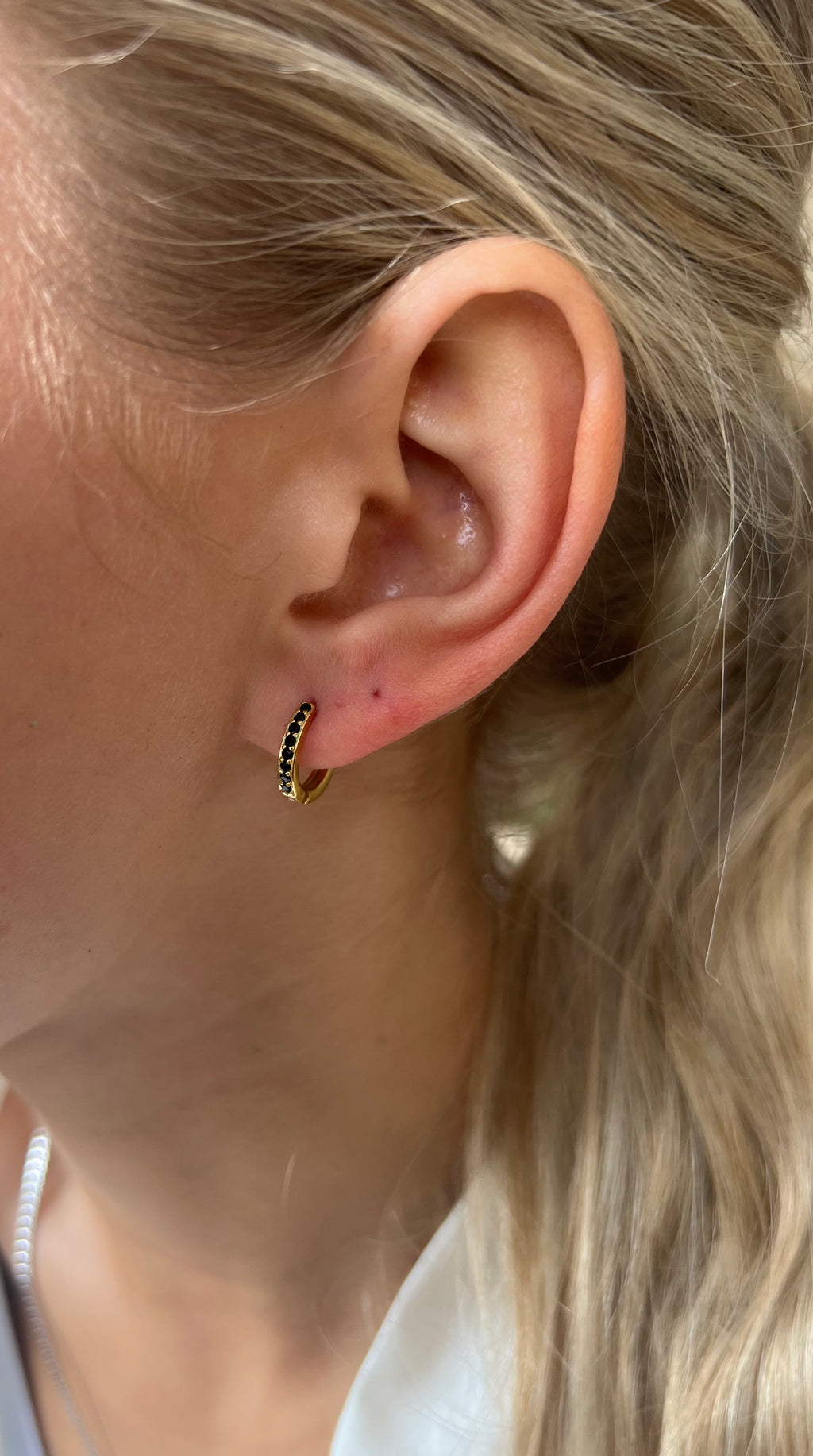 Irma Petite Hoops Black Crystal - Charlotte Bonde Sthlm