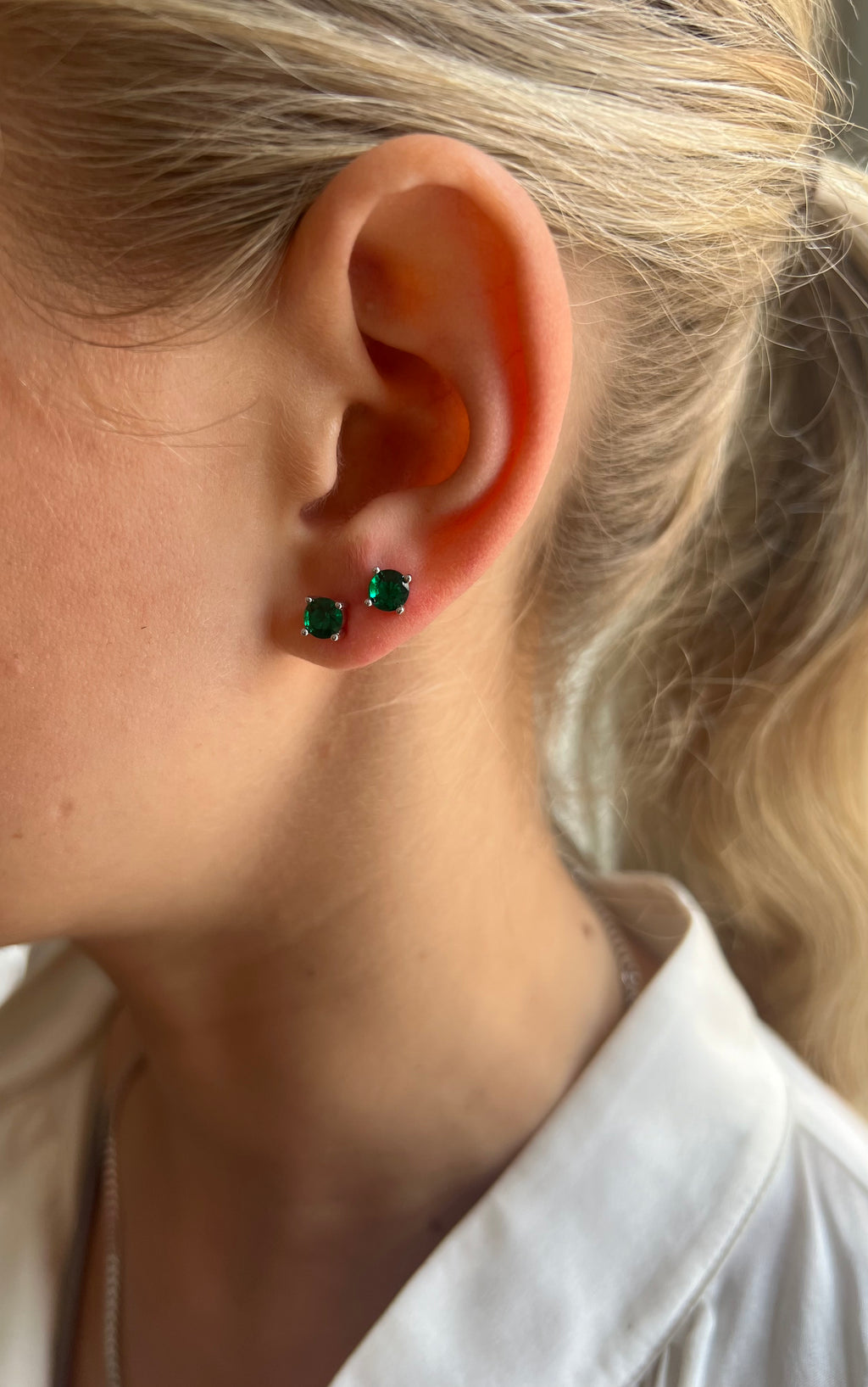 Irma Solitaire Studs Green Spinel Silver - Charlotte Bonde Sthlm