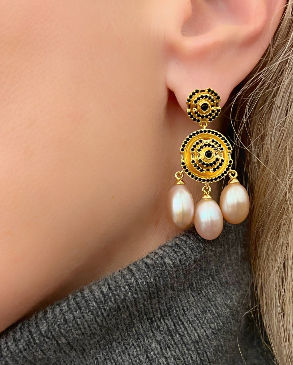 Labyrinth Vanity Earrings Black Spinel / Sweet Water Pearl Pink - Charlotte Bonde Sthlm