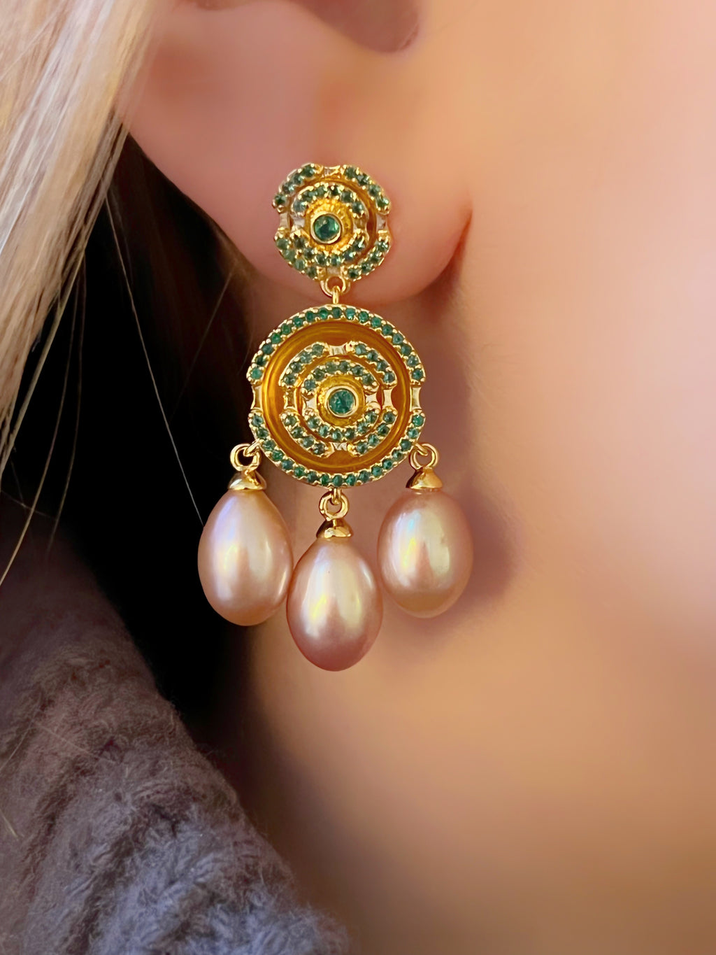 Labyrinth Vanity Earrings Green Spinel/ Sweet Water Pearl Pink - Charlotte Bonde Sthlm