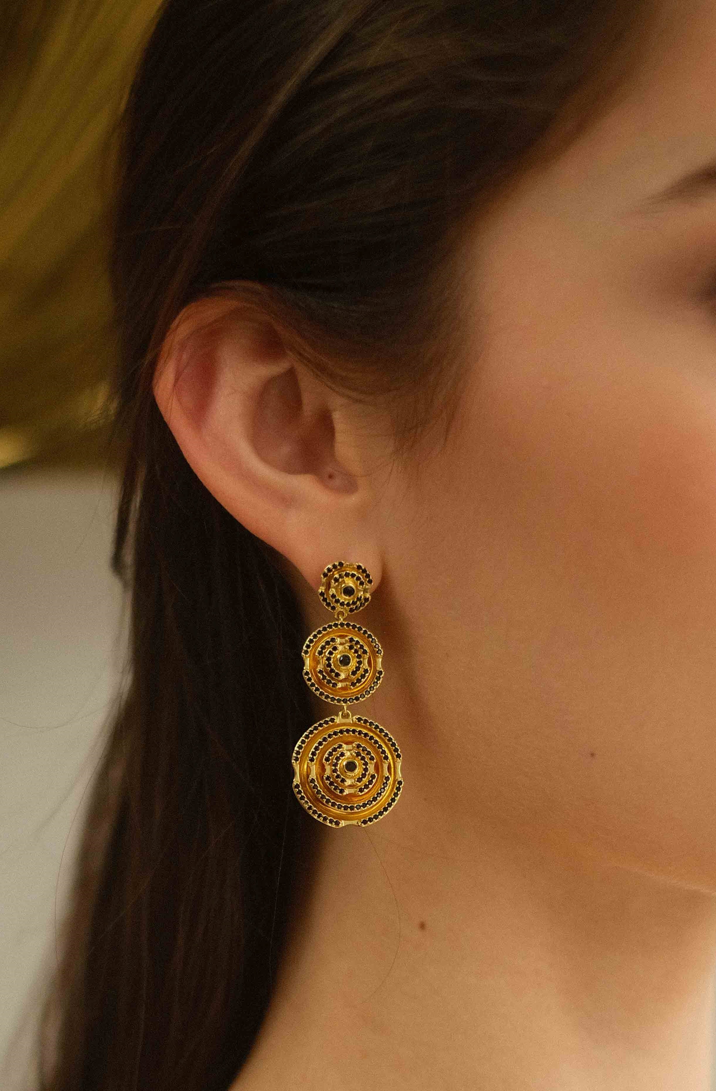 Labyrinth Amazon Earrings Black Spinel - Charlotte Bonde Sthlm