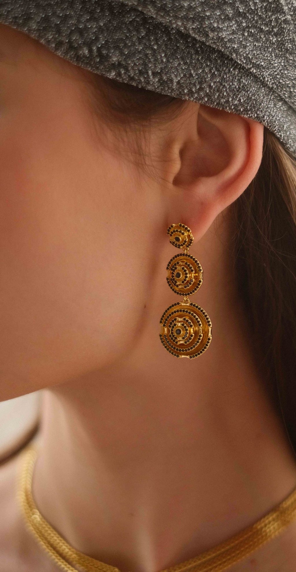 Labyrinth Amazon Earrings Black Spinel - Charlotte Bonde Sthlm