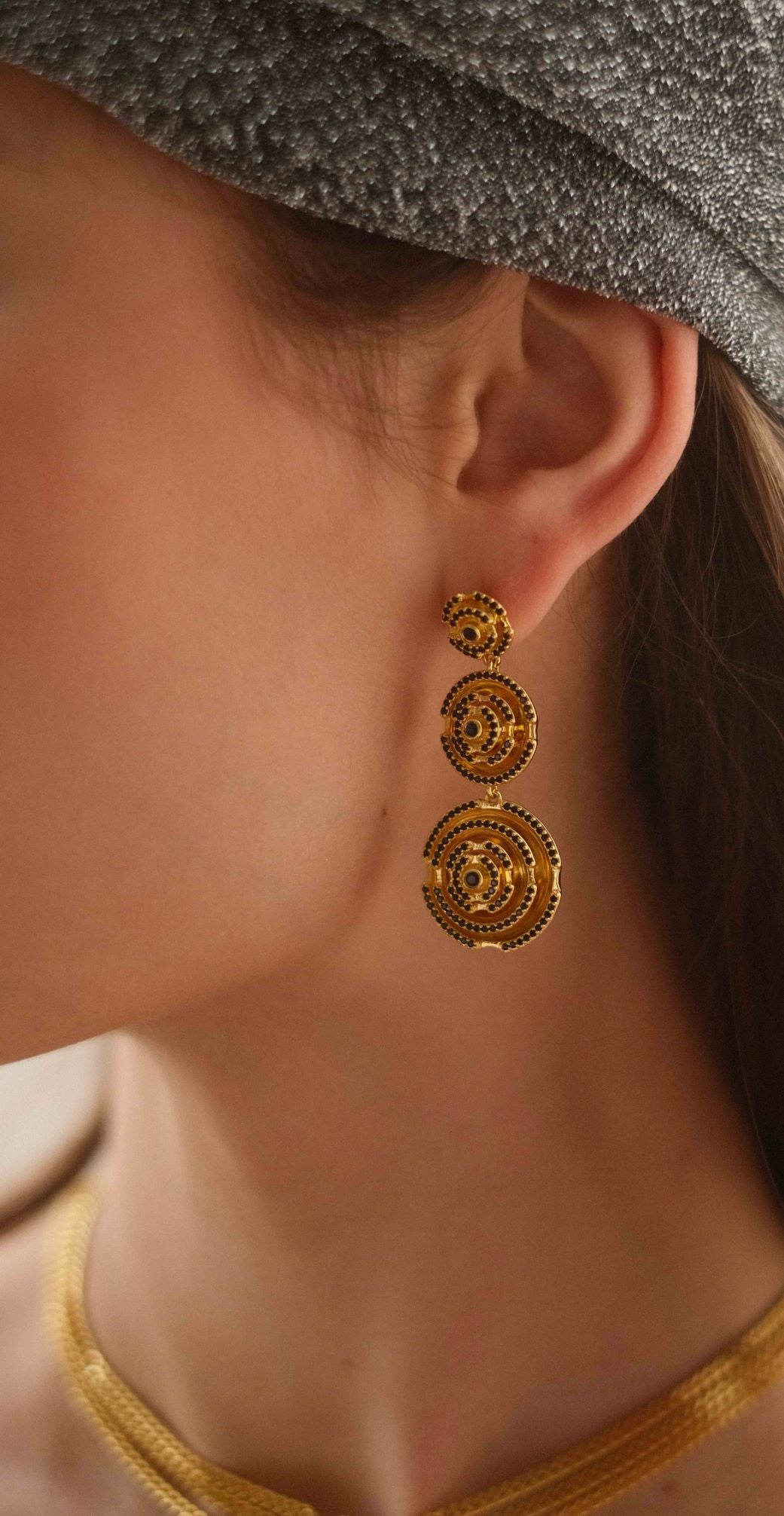 Labyrinth Amazon Earrings Black Spinel - Charlotte Bonde Sthlm