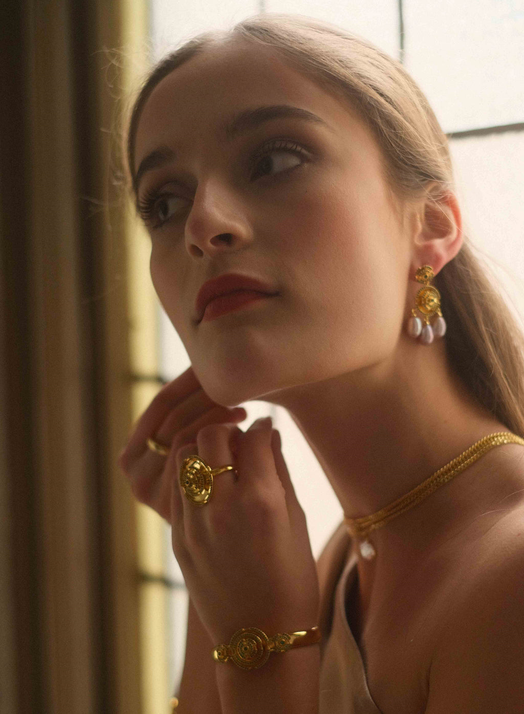 Labyrinth Vanity Earrings Green Spinel/ Sweet Water Pearl Pink - Charlotte Bonde Sthlm