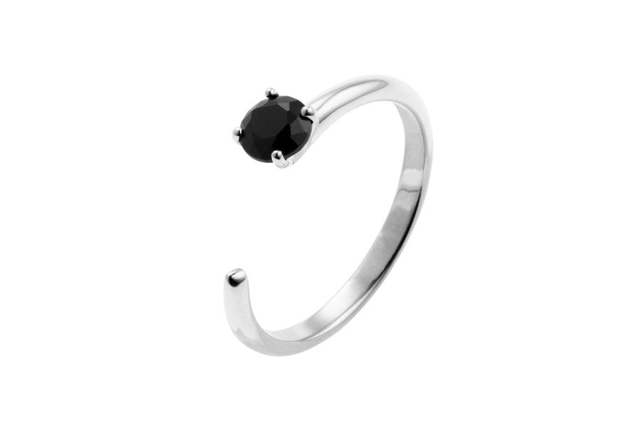 Irma Solitaire Ring Black Spinel - Charlotte Bonde Sthlm